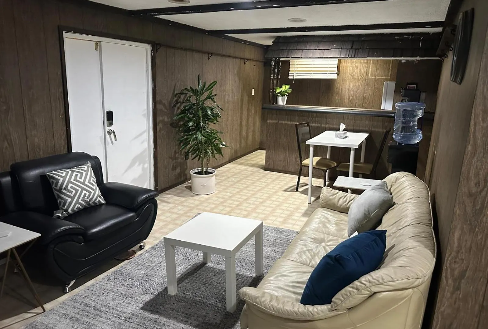 Winnipeg 4 Bedrooms Cozy Home 0*,